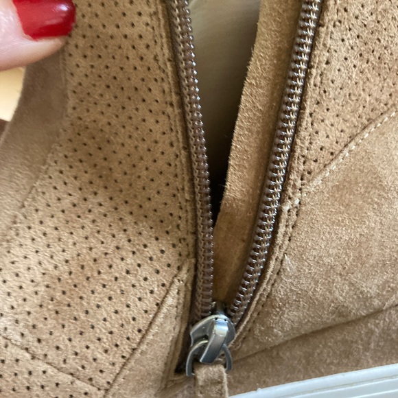 Linea Paolo tan suede booties 7 1/2 W - Picture 14 of 16